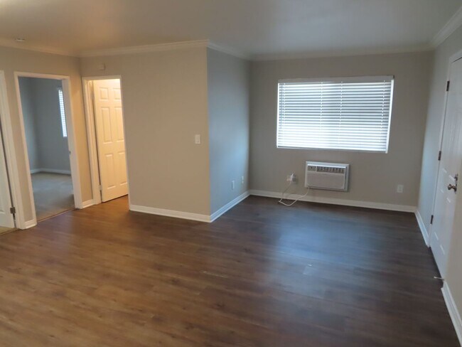 Building Photo - Renovated Two Bedroom Condo in Gated Commu...