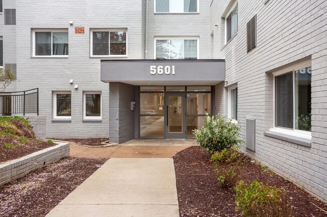 Building Photo - The Horizon Apartments