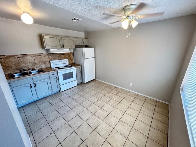 Foto del edificio - 5147 Greene Ln