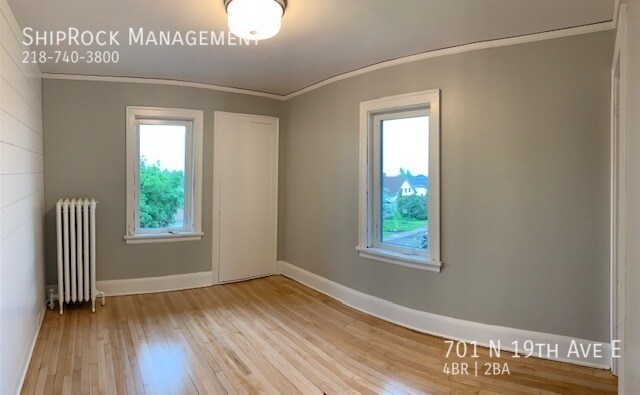 Foto del edificio - 701 N 19th Ave E