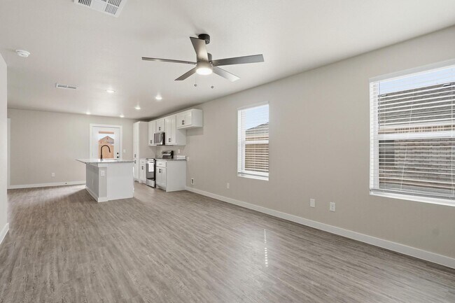 Foto del edificio - Brand New Home with Flexible 6-Month Lease Available