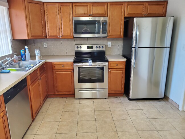 Building Photo - 3338 Seffner Dr