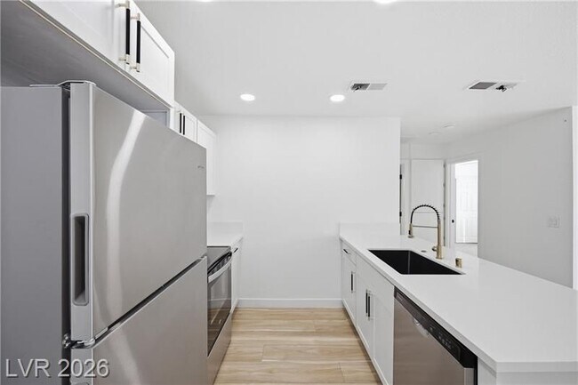 Foto del edificio - 488 Albert Ave