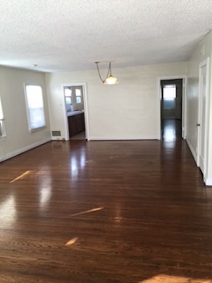 dining area - 1925 N Commonwealth Ave