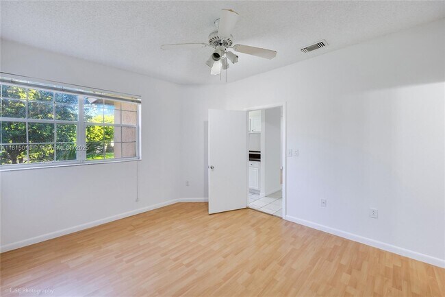 Foto del edificio - 1761 NW 96th Ter