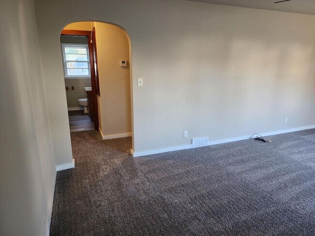 Foto del edificio - 2 Bedroom house with a carport!