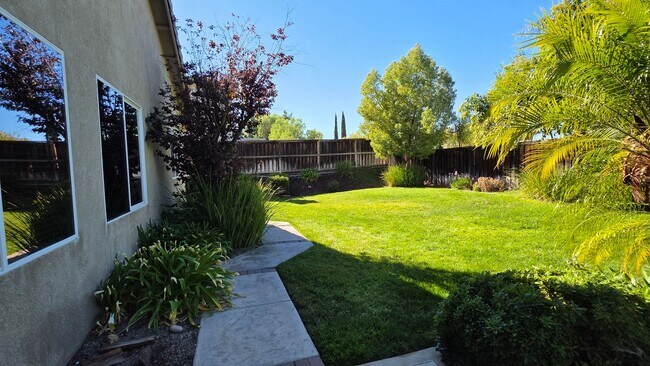 Foto del edificio - Available 5 bedroom, 3 bath house in Winch...