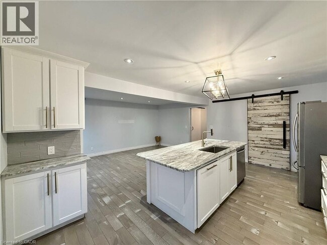 Photo du bâtiment - 1710 Balfour Blvd