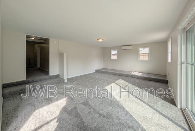 Building Photo - 3813 Eve Dr E