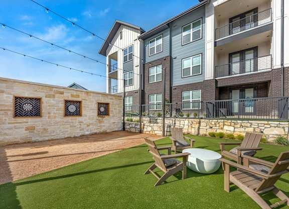 Foto del edificio - 2908 E Howard Ln