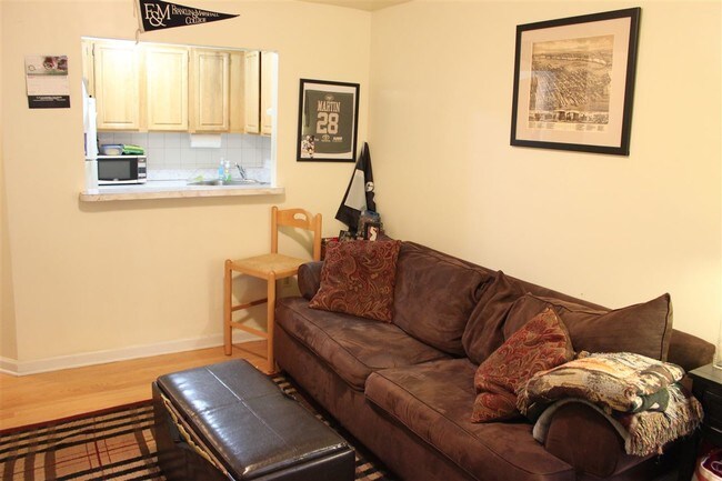 Building Photo - 329 Monroe St