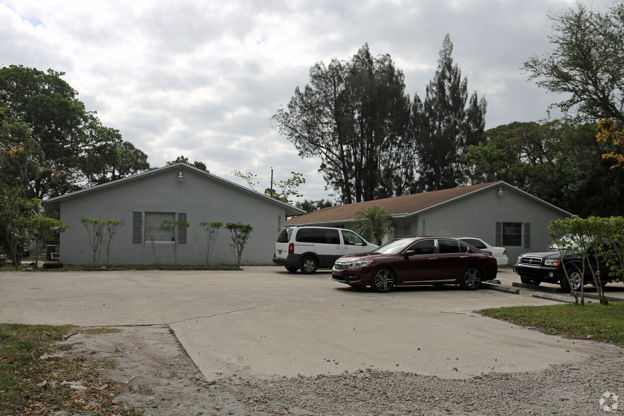 Foto principal - 4684 Weymouth Rd