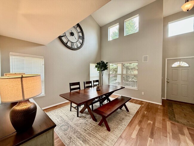 Building Photo - Stunning 4-Bedroom Home with Loft and Fini...