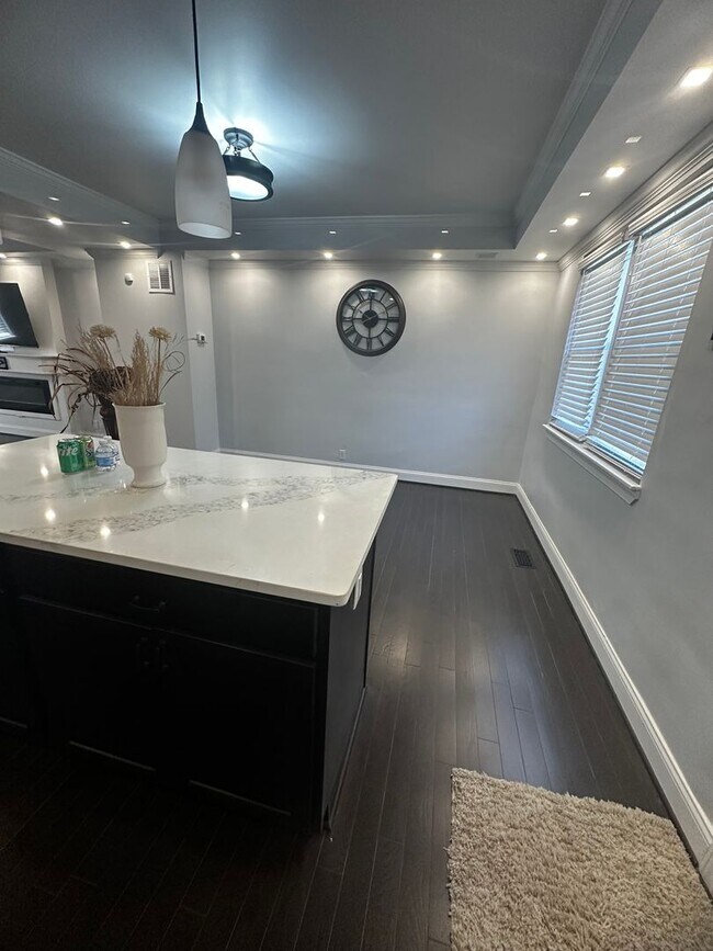 Foto del edificio - Beautiful newly renovated home in the Midd...