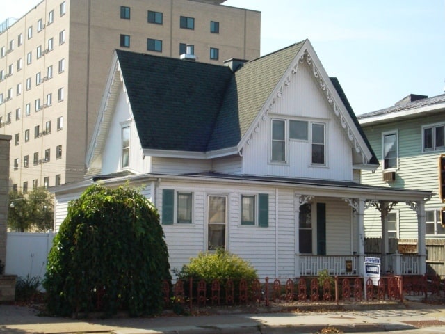 Building Photo - 716 Cass St