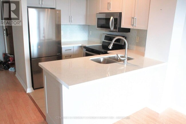 Building Photo - 220 Forum Dr