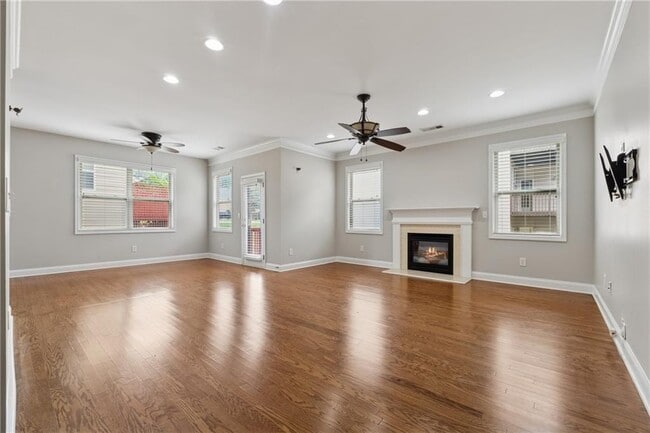 Foto del edificio - 3080 Whitfield Ave