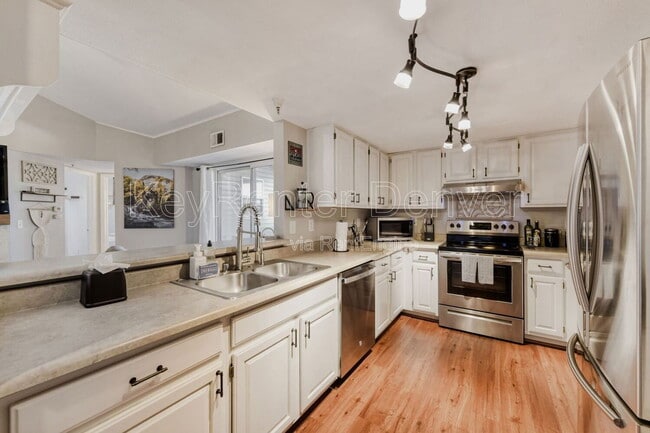 Foto del edificio - 12304 W Cross Dr