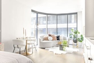 Building Photo - 55 Lagrange St