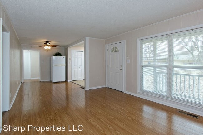 Building Photo - 3 br, 1.5 bath House - 5633 State Line Road