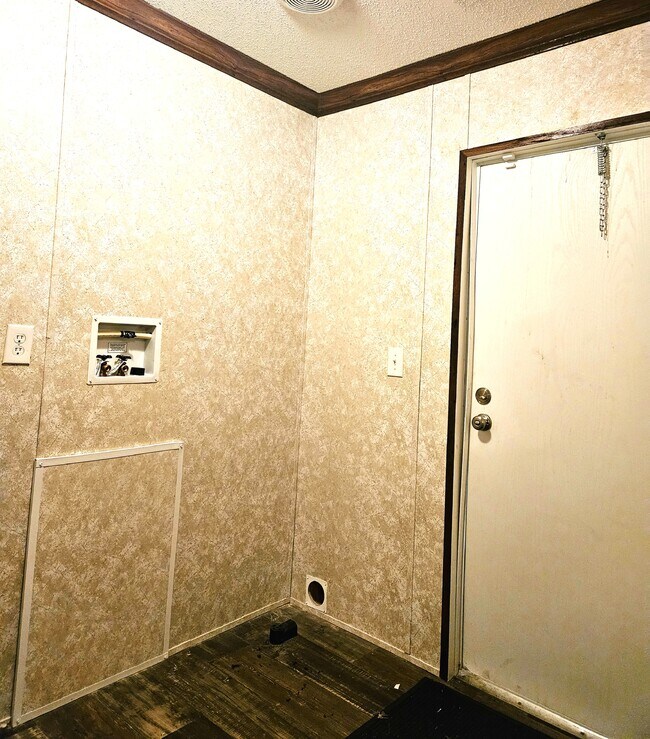 Conexiones para lavadora y secadora - 2818 Jacob Ave