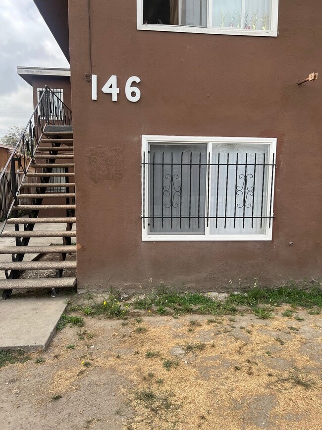 Building Photo - 146 E 95th St