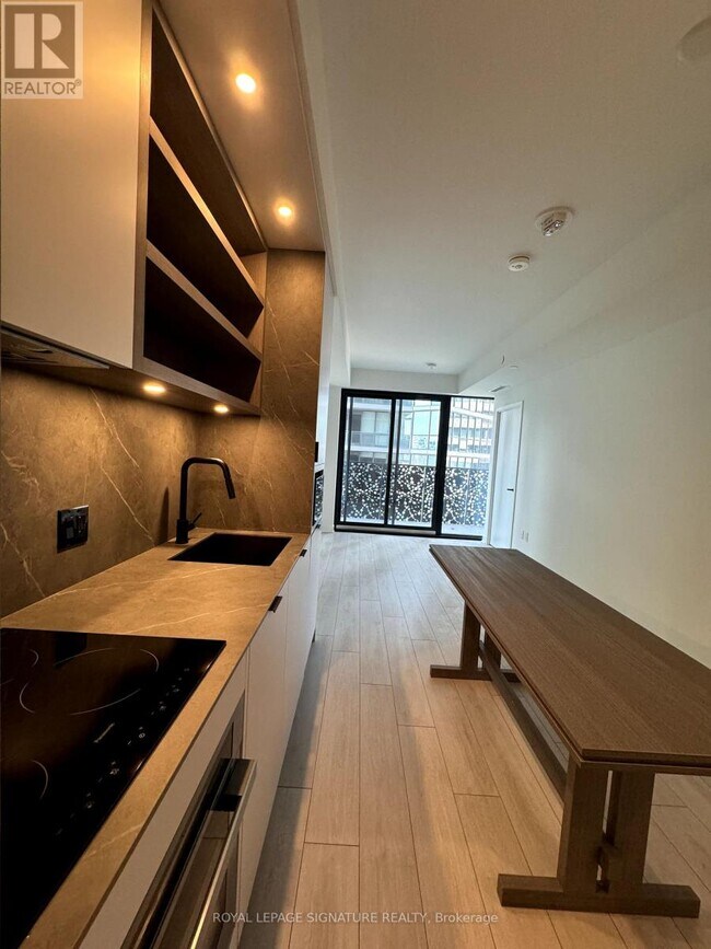 Building Photo - 55 Charles St E