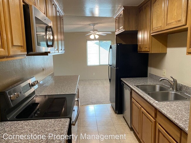 Building Photo - 3 br, 2.5 bath House - 4415 Norwalk Dr #5