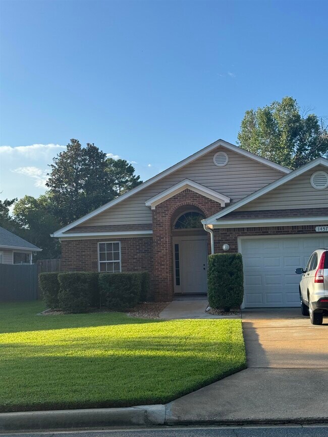 Building Photo - 1457 Applewood Way