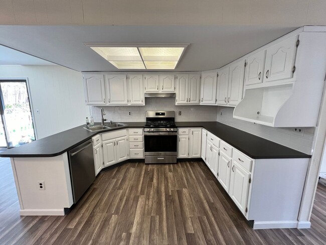 Building Photo - Terrific 3 Bed/2 Bath Home in Oyster Bay!