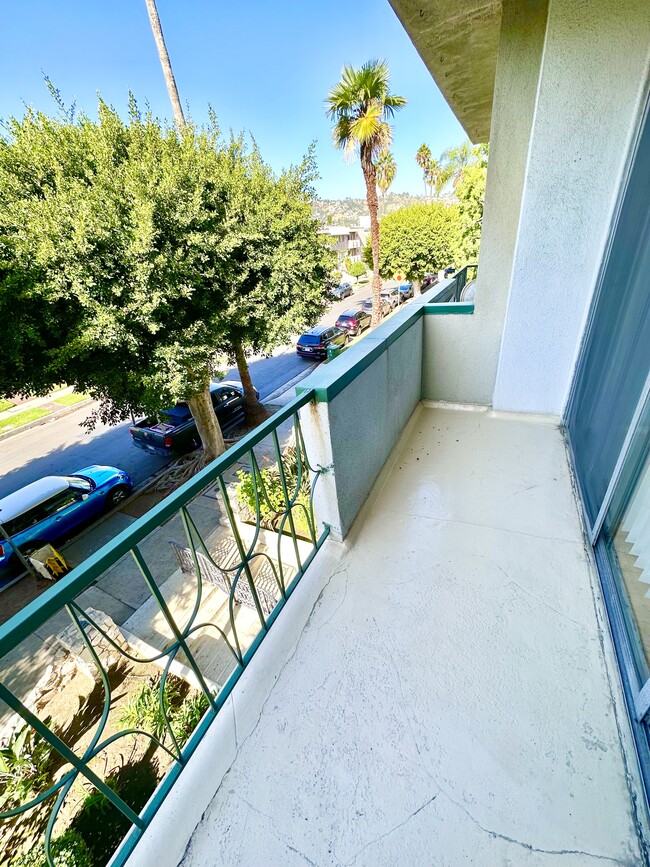 Photo - 440 N Hayworth Ave (Los Angeles, CA) Apartments