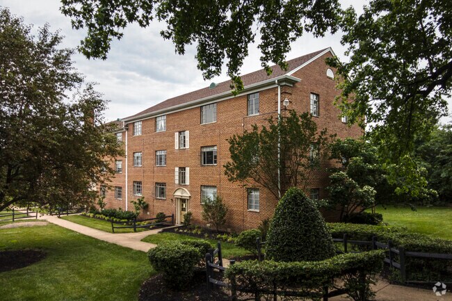 Foto del edificio - Hillwood Manor Apartments