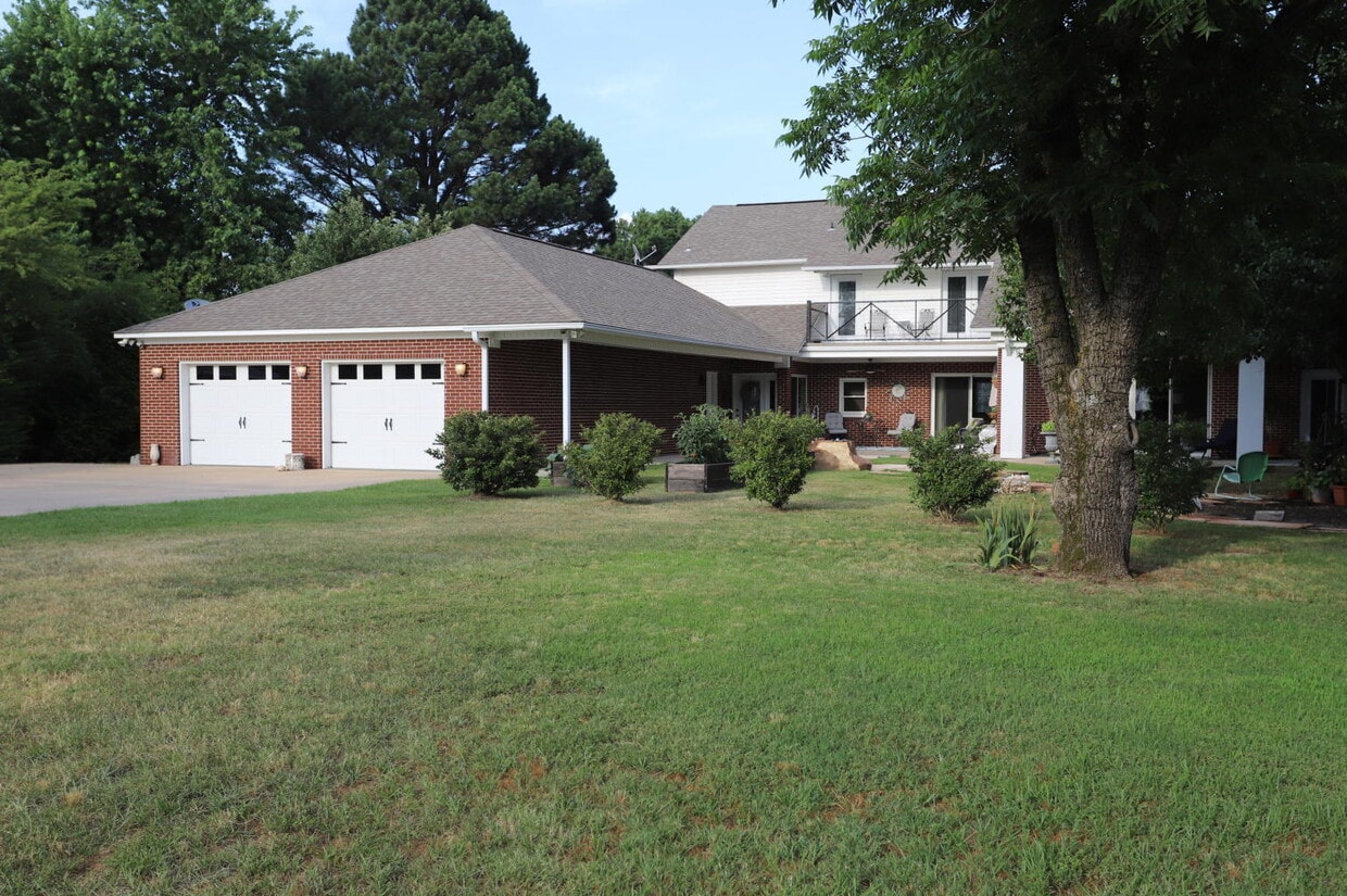 Primary Photo - 336 Skyline Dr