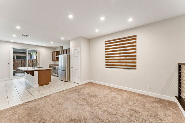 Foto del edificio - 4216 Doug Fir Ln