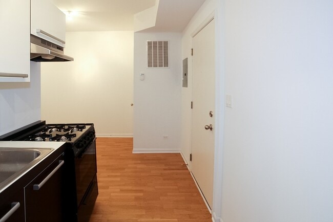 Building Photo - 5054 N Winthrop Ave