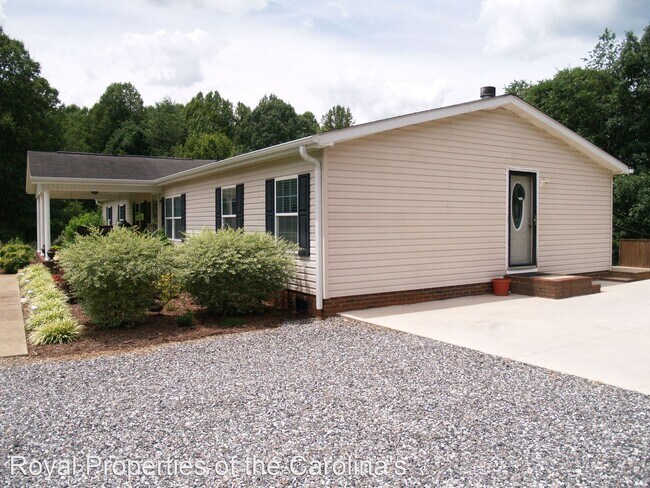 Building Photo - 4 br, 2.5 bath House - 636 Patterson Rd