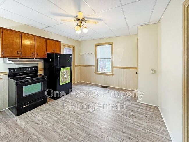 Building Photo - 325 Percy St