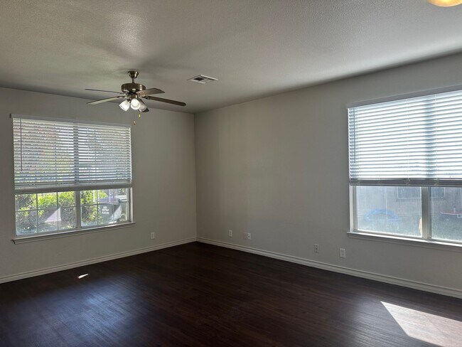 Foto del edificio - 220 Sandstone Drive AB