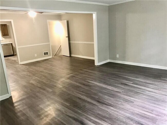 Foto del edificio - 2710 Riverview Rd