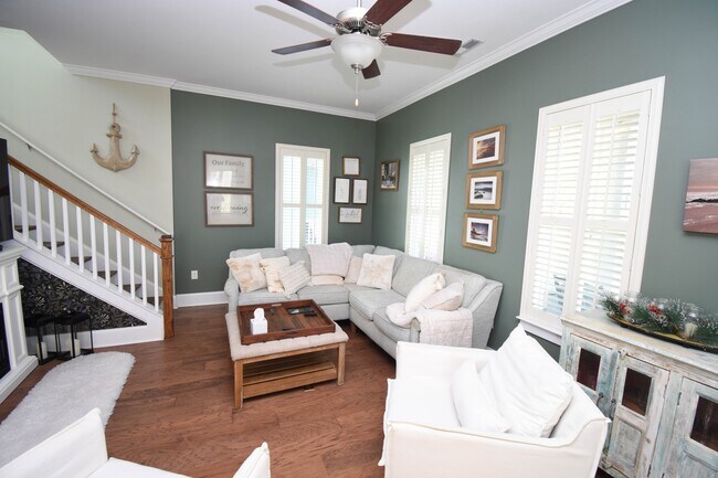 Foto del edificio - 846 Rosa Cir