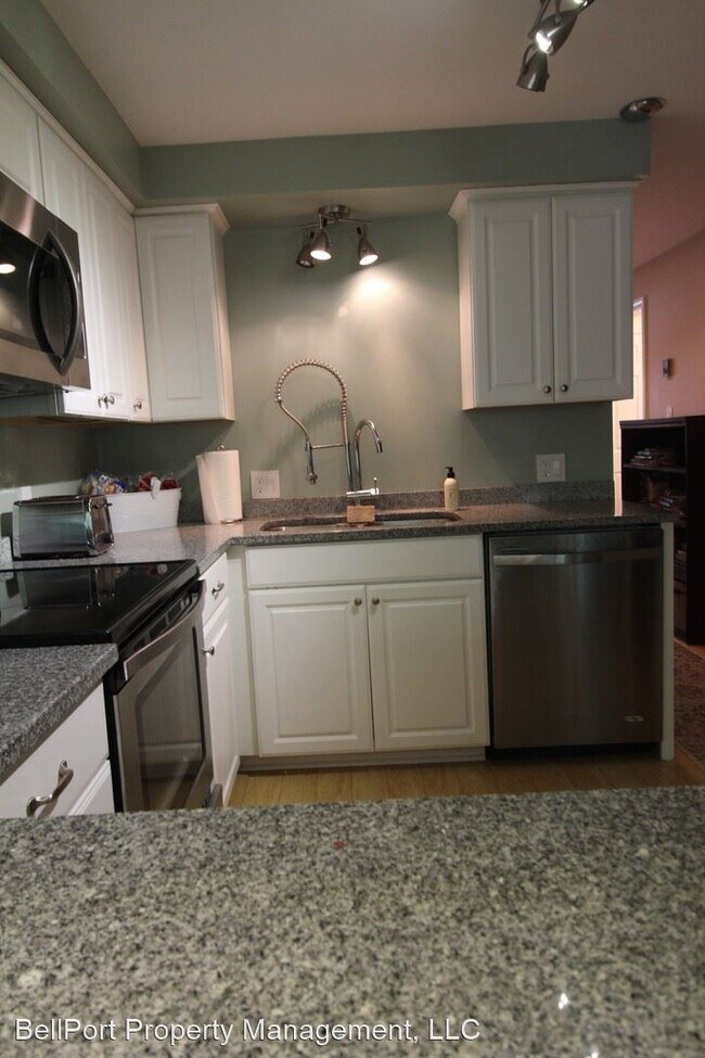 Building Photo - 3 br, 2.5 bath Apartment - 7 Cushing Ct.