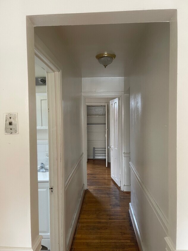 Foto principal - 200 S 43rd St
