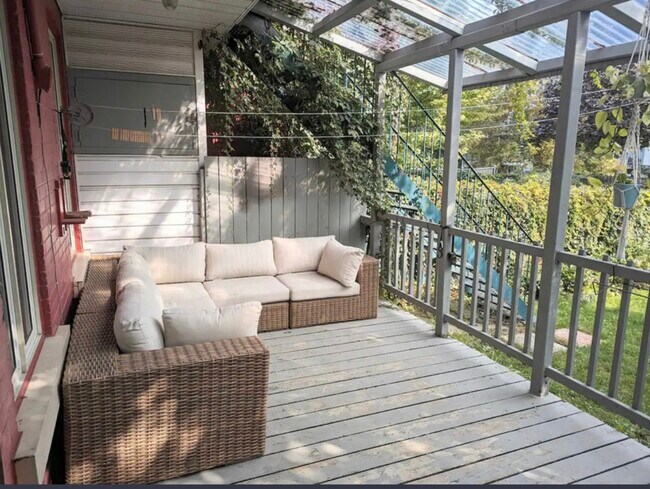 Back patio - 3866 Rue De Verdun