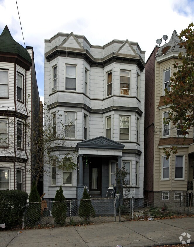 Foto principal - 114 Duncan Ave