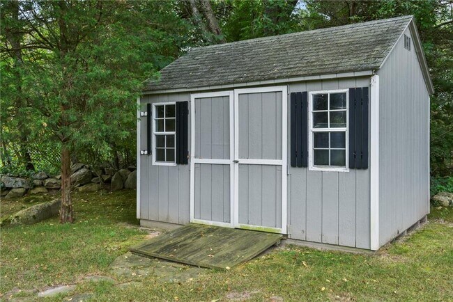 Building Photo - 2360 Middle Rd
