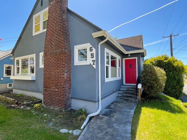 Foto del edificio - Renovated Craftsman House with Private Spa...