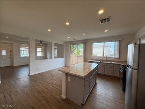 Building Photo - 6768 Wormwood Ln