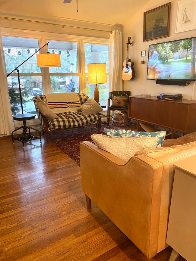 Sala de estar - 230 Pine Needle Rd