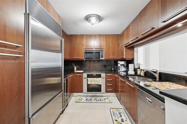 Foto del edificio - 901 Brickell Key Blvd