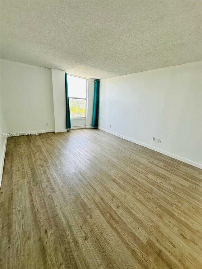 Foto del edificio - 2020 NE 135th St